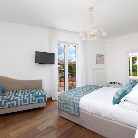 Sorrentovibes - Luxury Home Sea View & Jacuzzi In Sorrento Centre Екстер'єр фото
